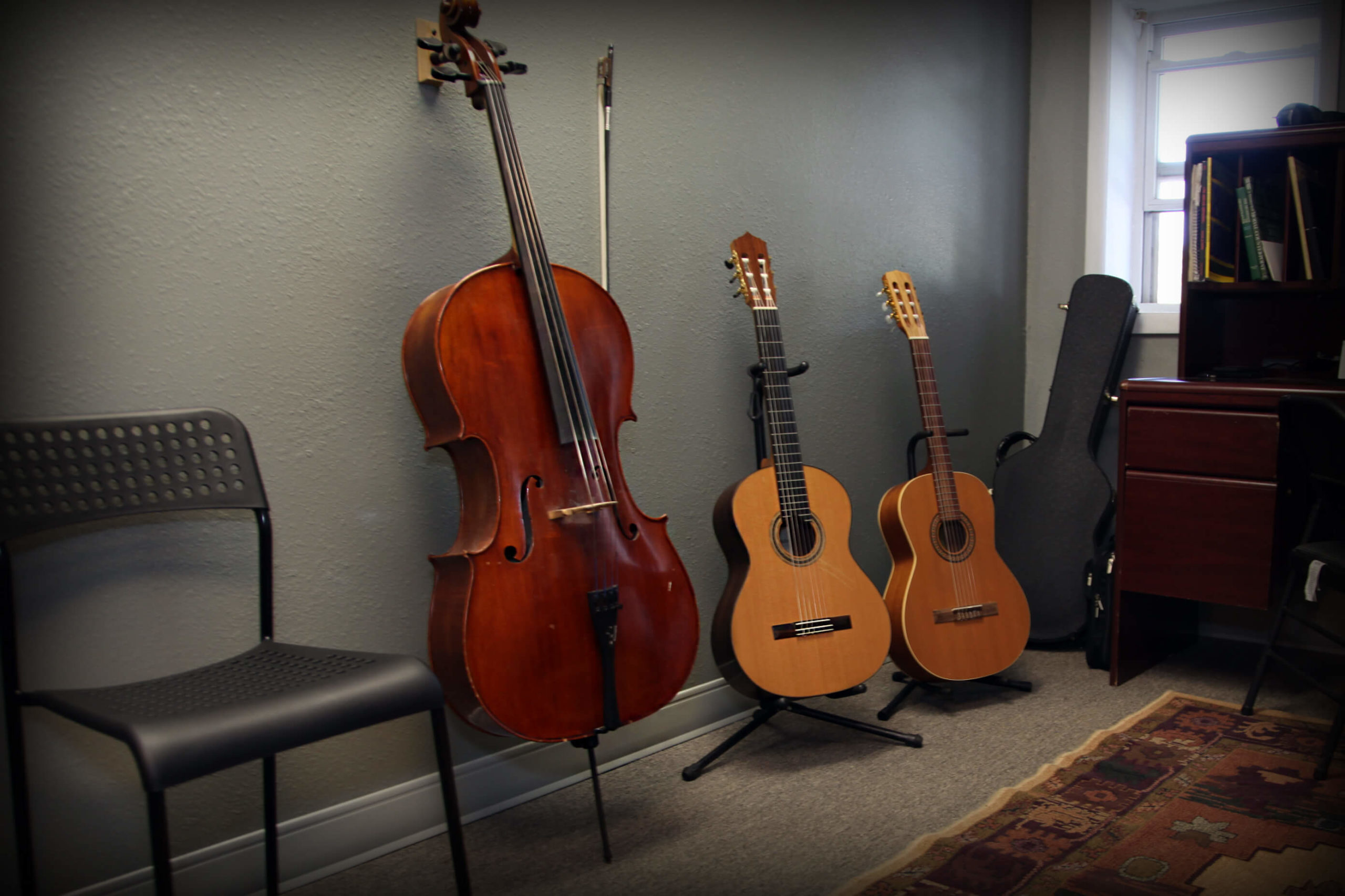 Book a 30 Minute Guitar Lesson in Colorado Springs - Classical & Acoustic